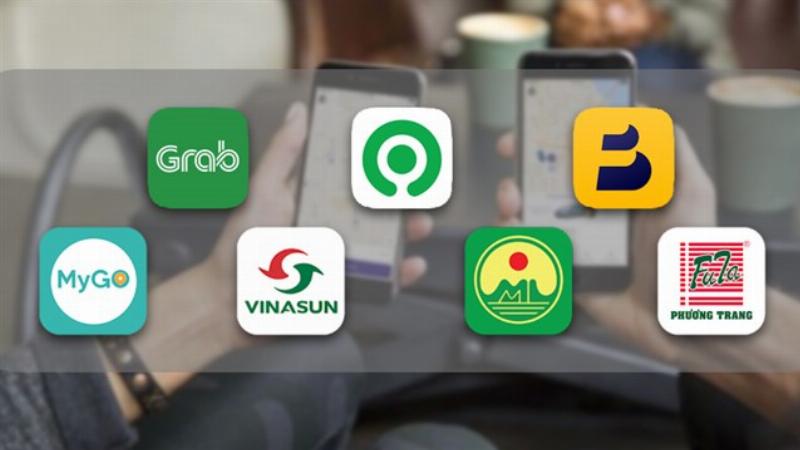 Một người dùng đang sử dụng ứng dụng di động để gọi taxi Mai Linh tại Ninh Thuận